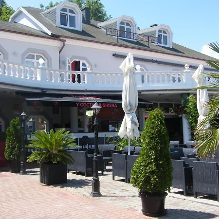 Y Hostel Балатонлелле Экстерьер фото