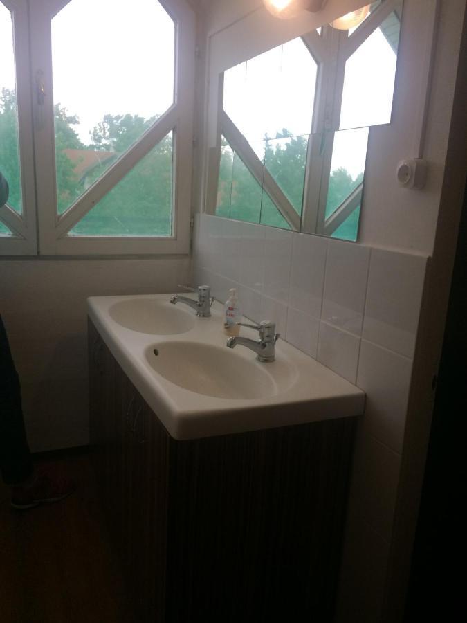 Y Hostel Балатонлелле Экстерьер фото