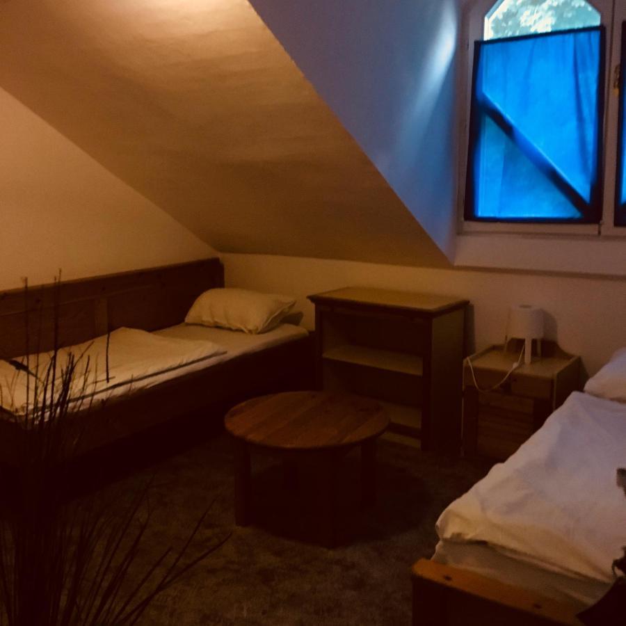Y Hostel Балатонлелле Экстерьер фото