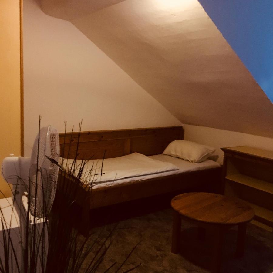 Y Hostel Балатонлелле Экстерьер фото